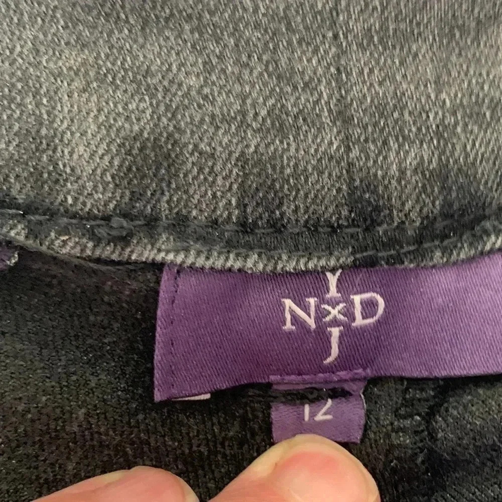NYDJ lift & tuck, hi rise, stretchy, boot cut jeans with bling on pockets - Picture 5 of 8